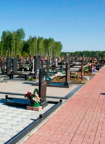 Гранит или мрамор: что лучше для памятника?