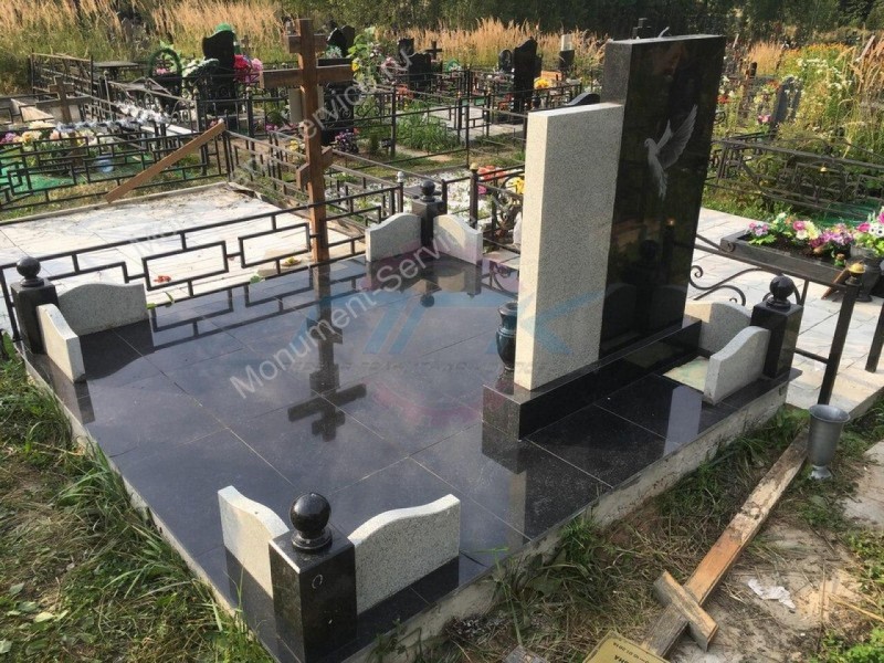 Памятник из камня