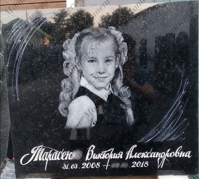 Детский памятник с ангелом