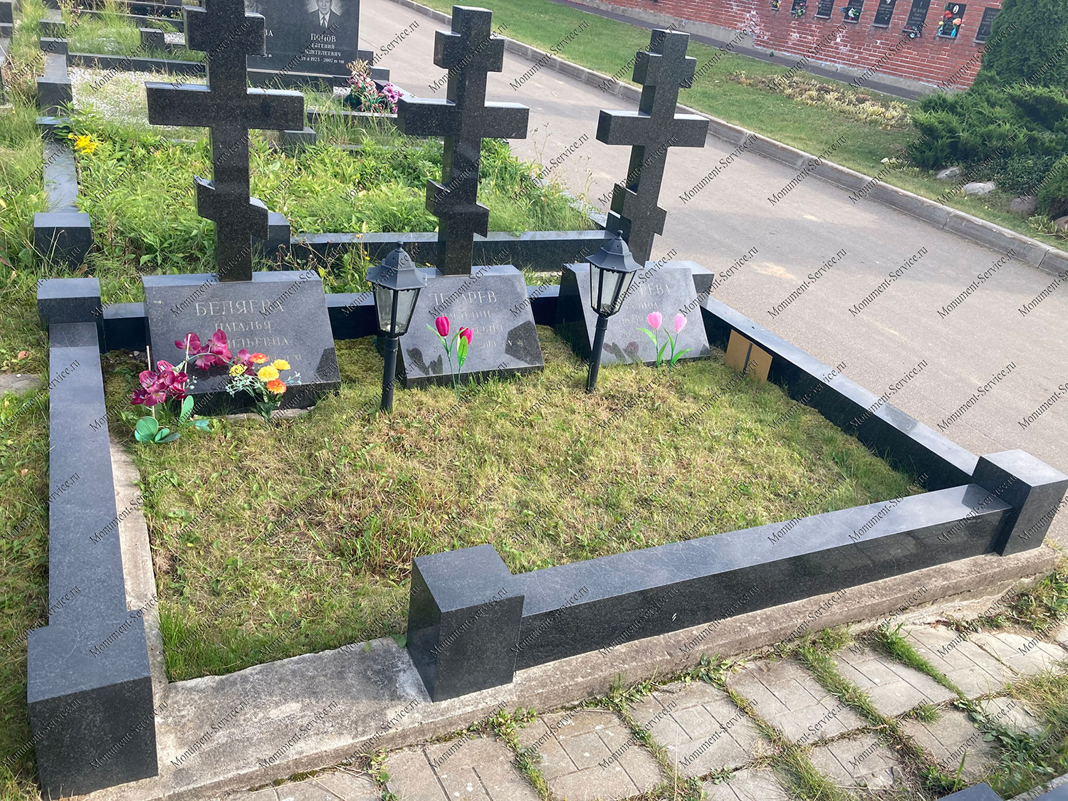 Гранитный крест