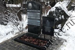 Табличка с надписью на памятник
