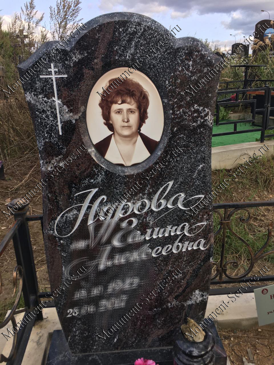 Вертикальные памятники на могилу сестре