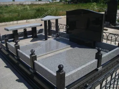 Памятник гранит