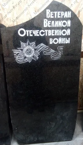 Обелиск с военной символикой на могиле Обелиск с военной символикой
