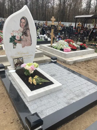 Цветной портрет на памятнике