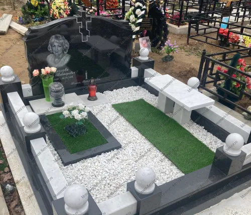 Горизонтальные памятники из гранита