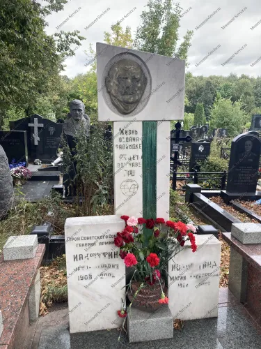 Элитный памятник на кладбище
