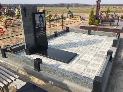 Комплекс на могилу с площадкой