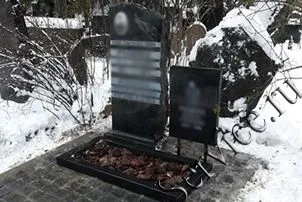 Табличка с надписью на памятник