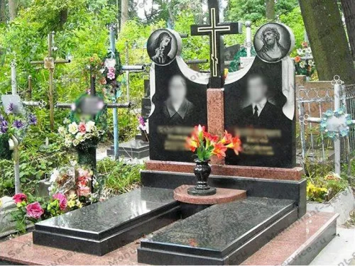 Гранитный комплекс с крестом