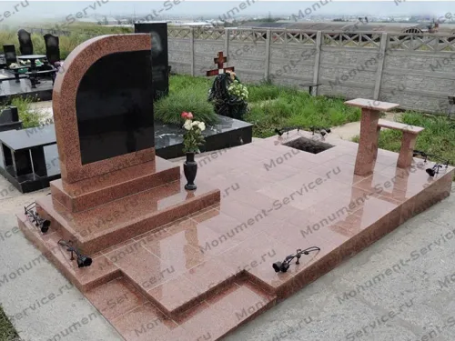 Комплекс из красного гранита