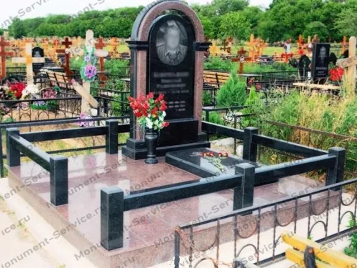 Памятни из гранита на кладбище