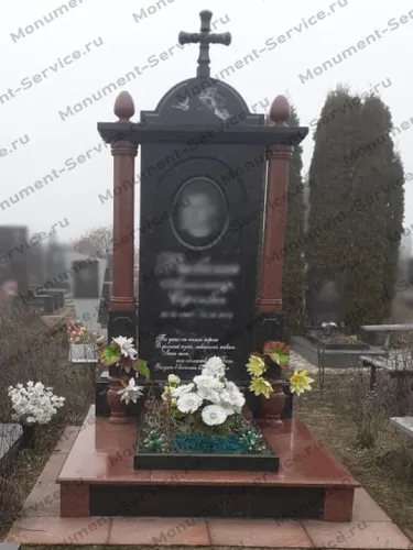памятник черный с крестом