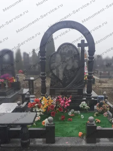 Памятник из гранита арка