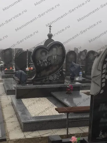 Памятник Сердце 