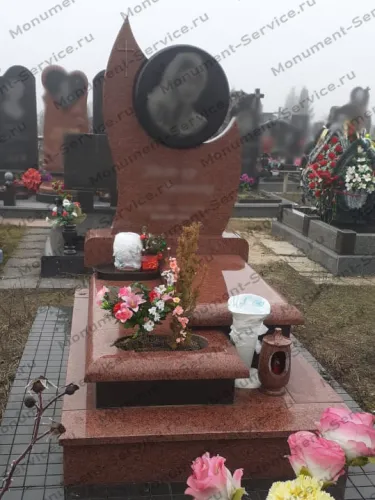 Памятник женский