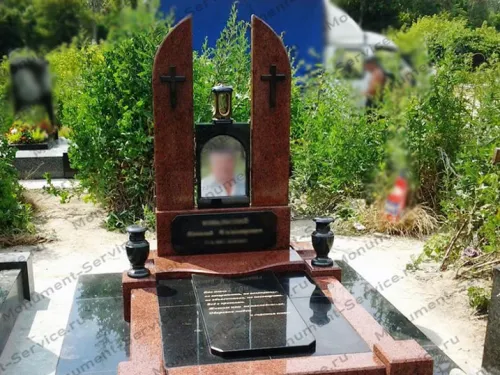 Православный памятник на кладбище