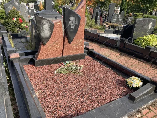 Гранитный комплекс муж и жена
