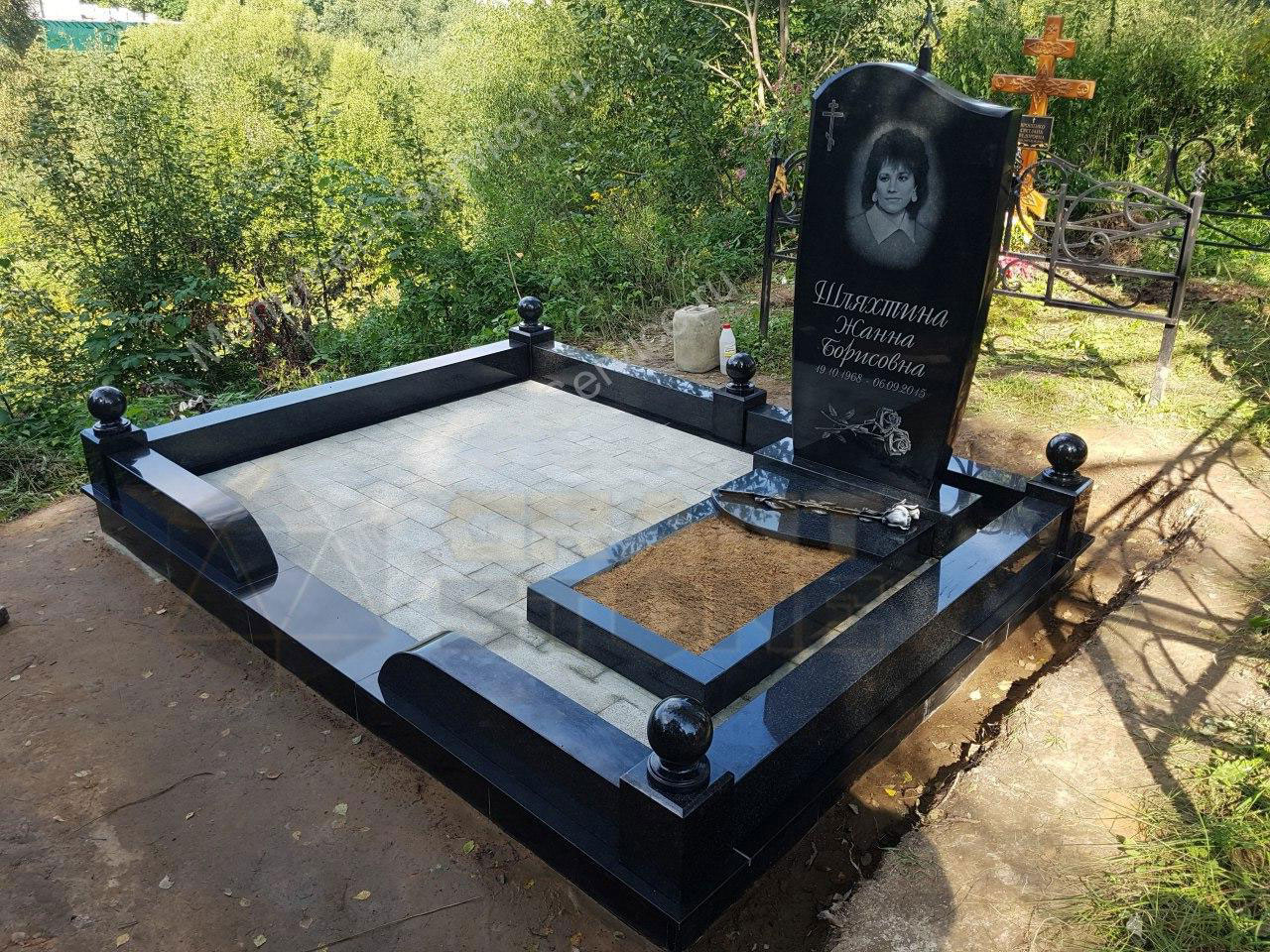 Памятники на могилу